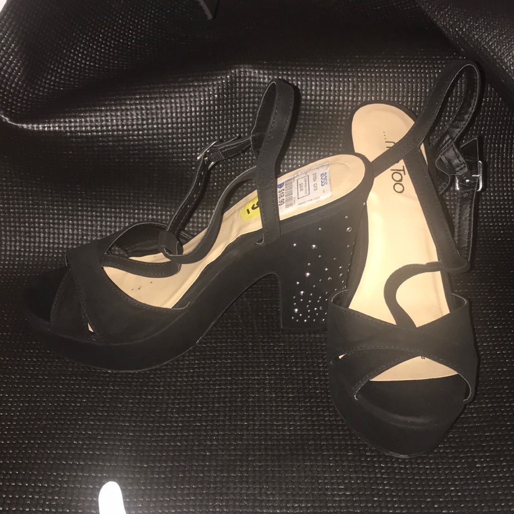 Heels - Picture 2 of 3
